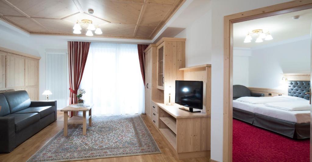 Isabell Aparthotel 4*